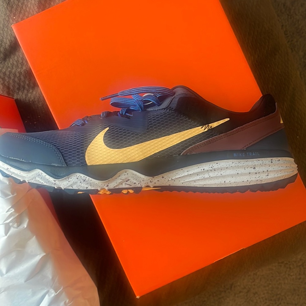 Nike Juniper Trail Running Shoes Thunder Blue and Melon Tint.